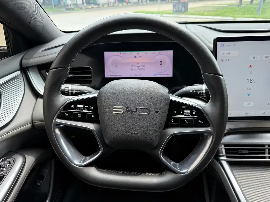 BYD Seal — фото 10