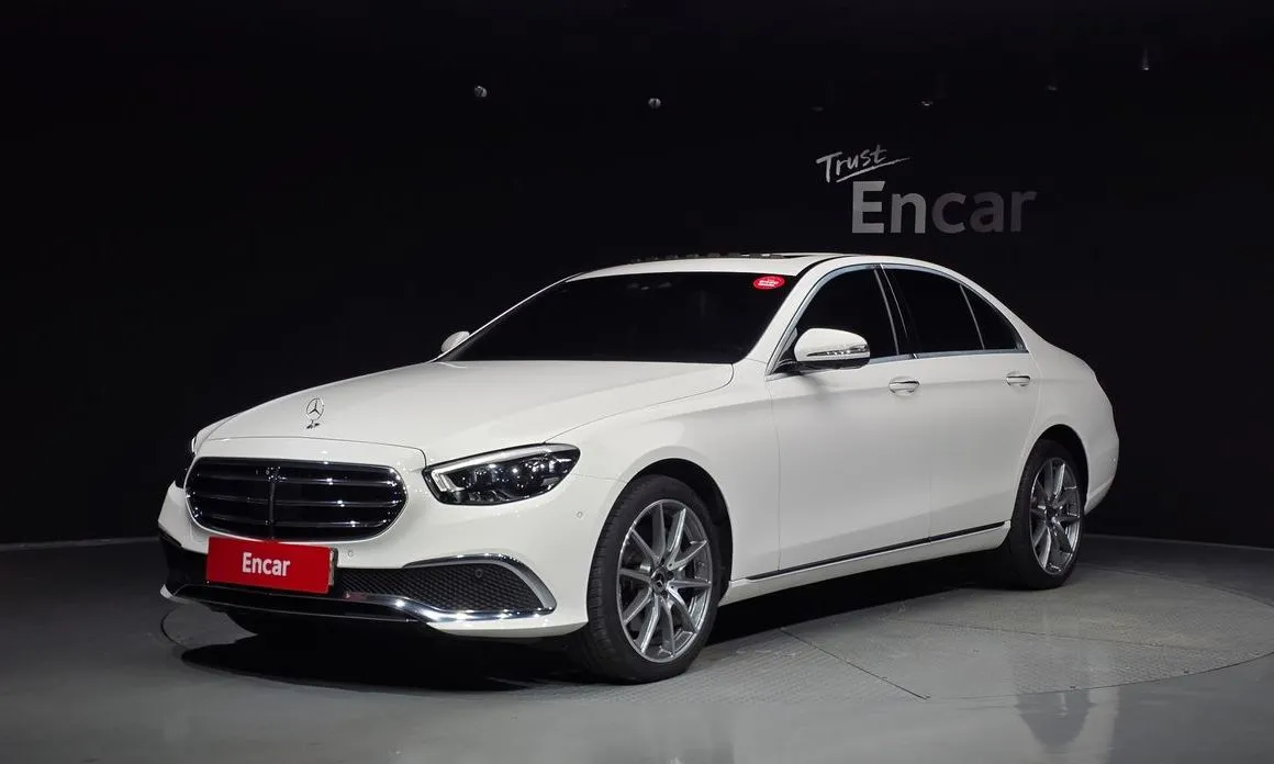 Mercedes-Benz E-Class — фото 1