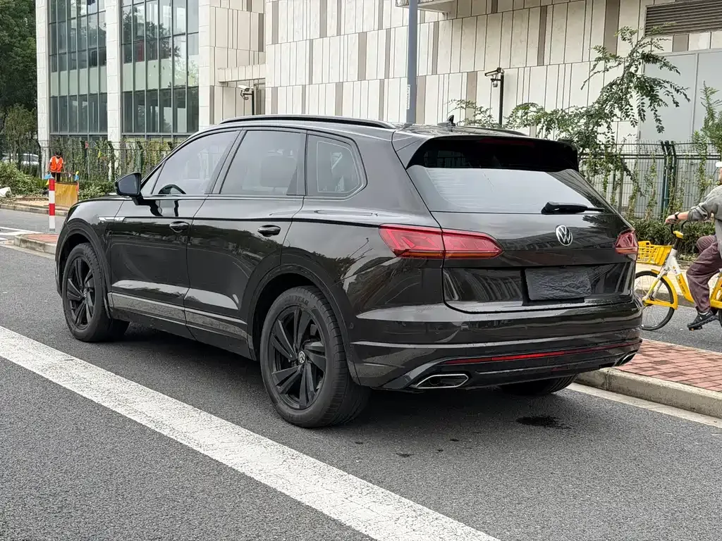 Volkswagen Touareg — фото 6