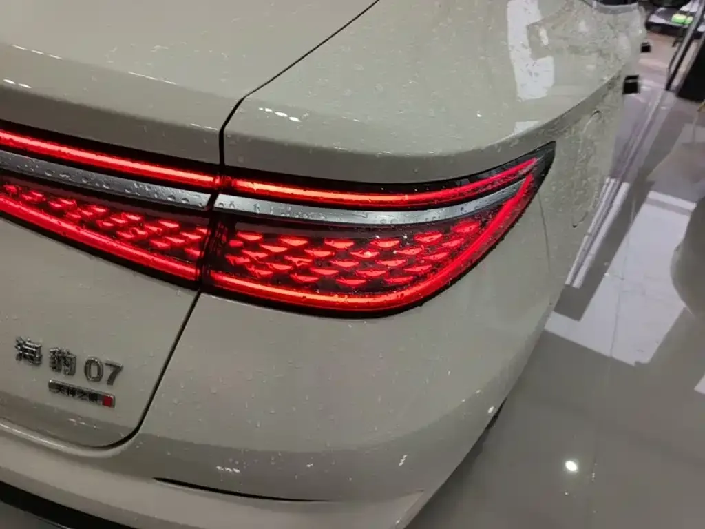 BYD Seal 07 DM-i — фото 2