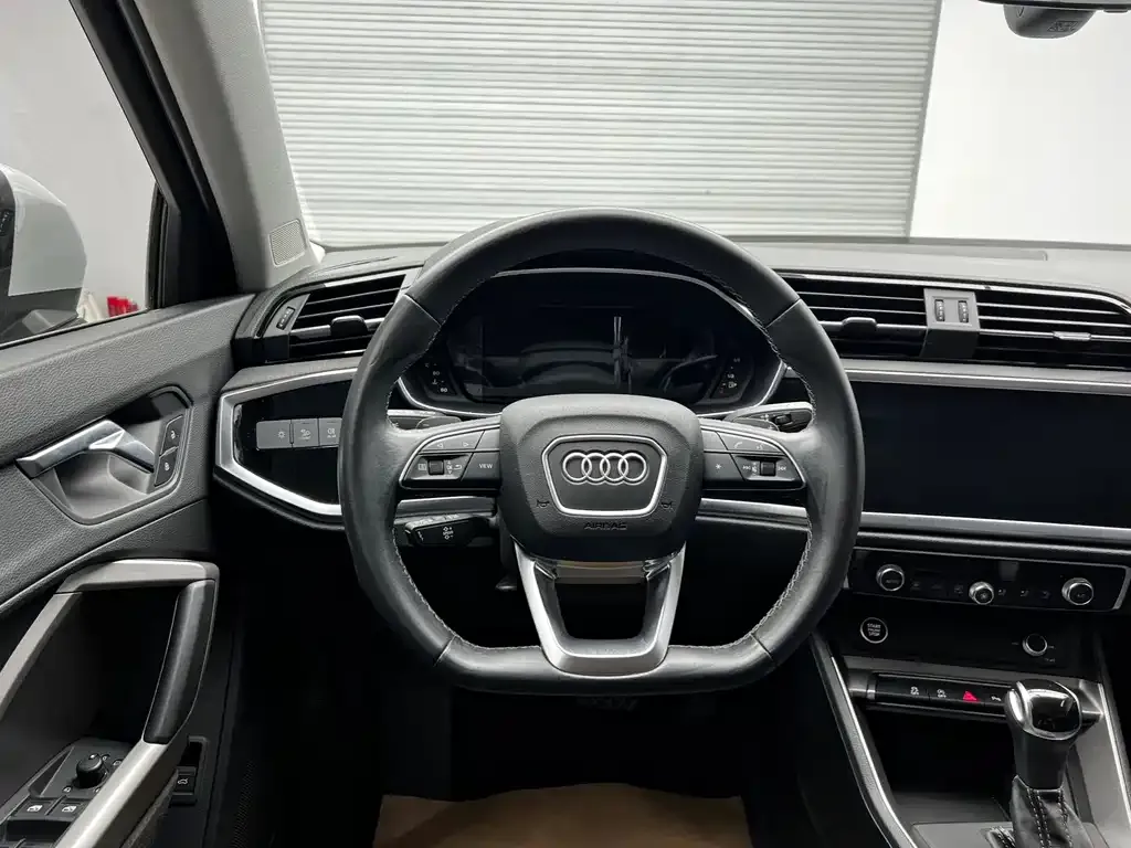 Audi Q3 — фото 10