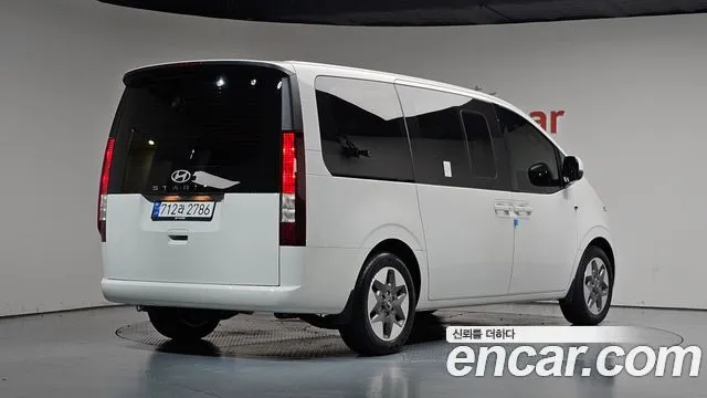 Hyundai Staria — фото 2