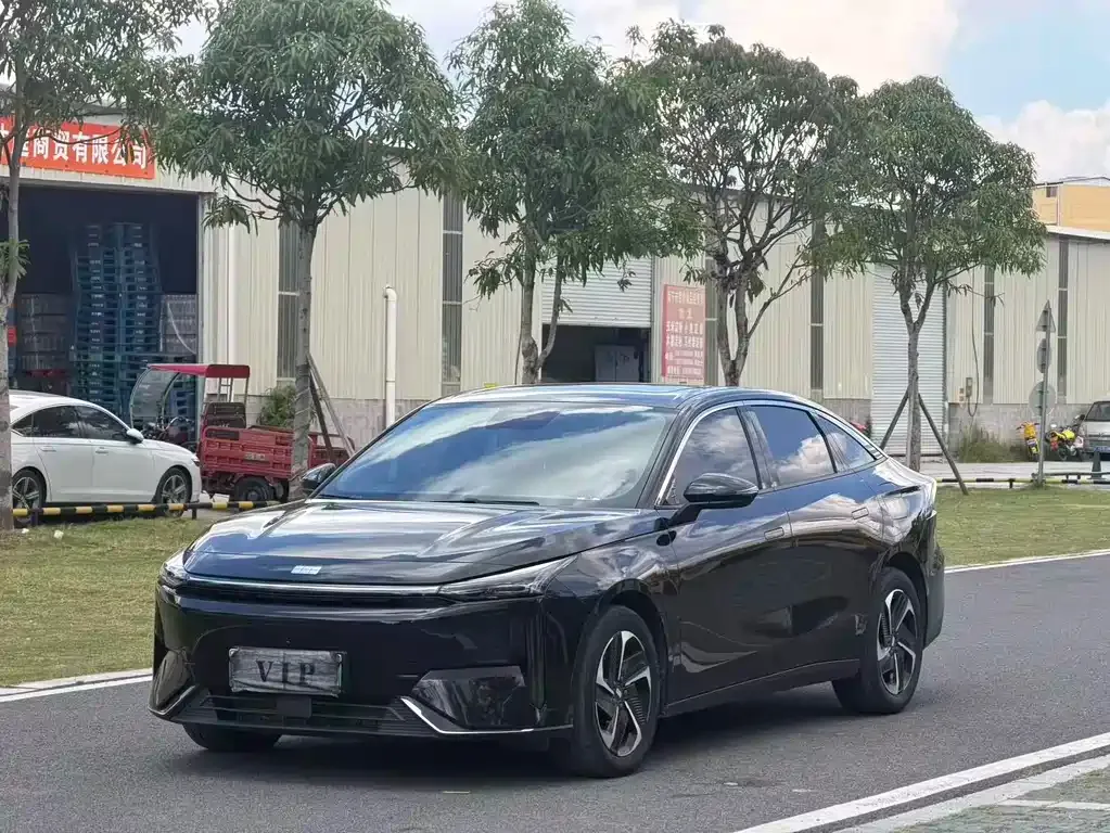 Geely Galaxy L6 — фото 1