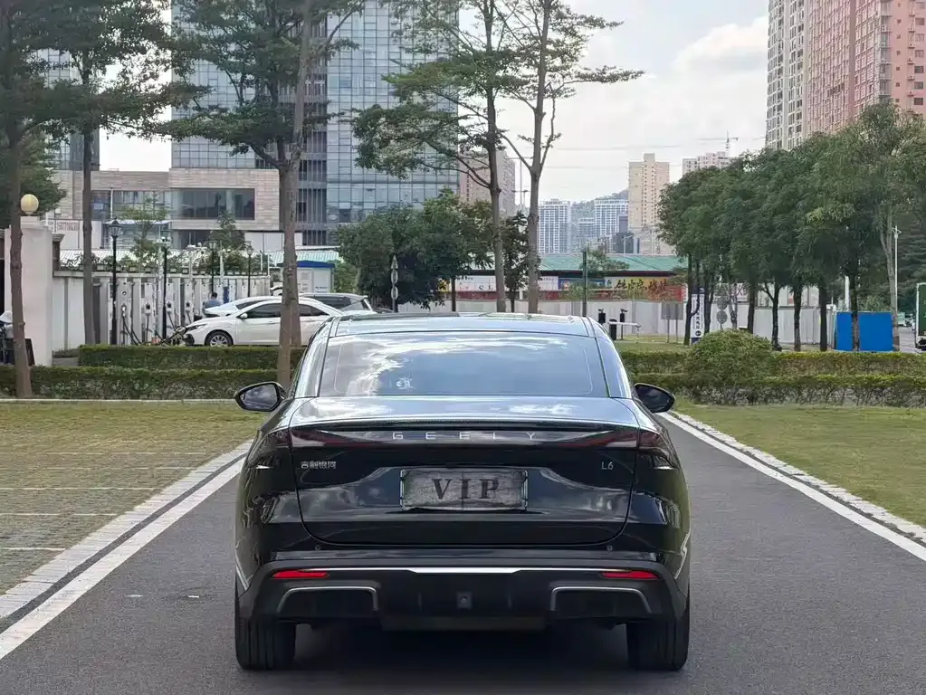Geely Galaxy L6 — фото 2
