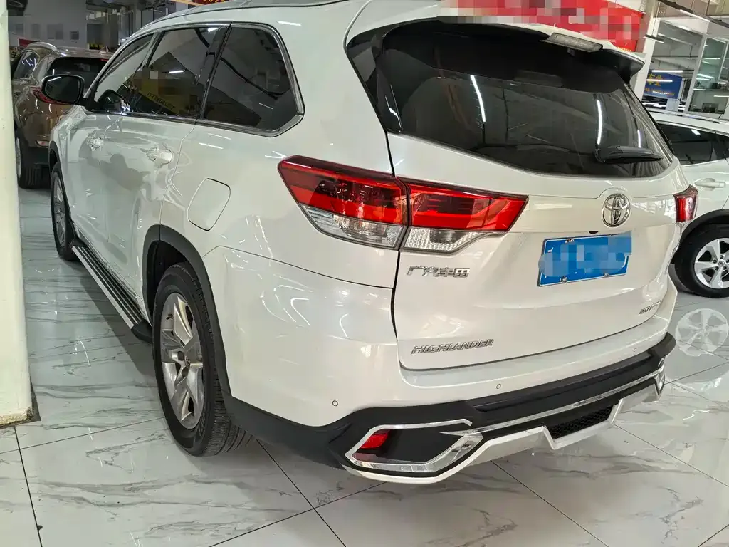 Toyota Highlander — фото 2
