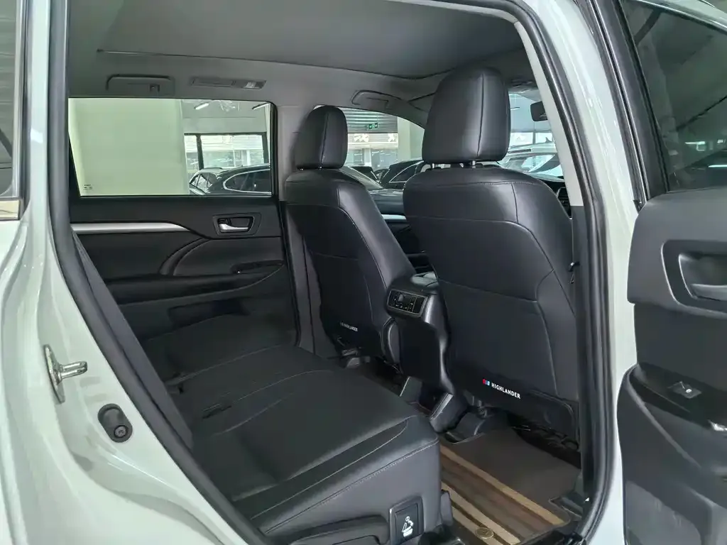 Toyota Highlander — фото 10