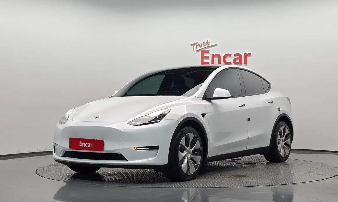 Tesla Model Y — фото 1