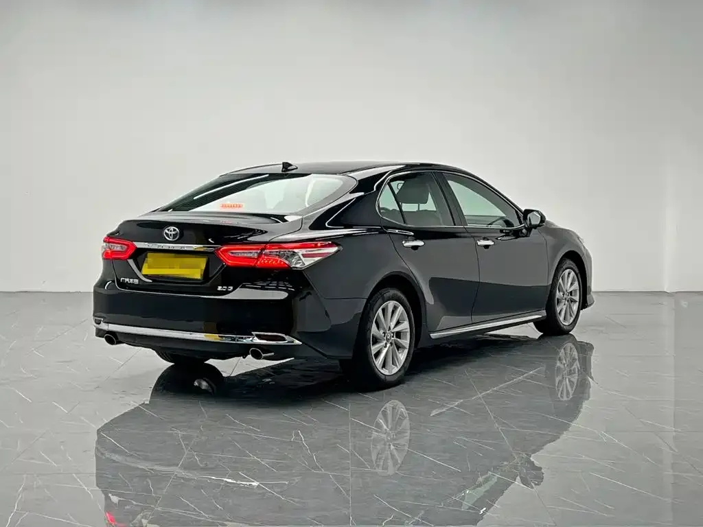 Toyota Camry — фото 3