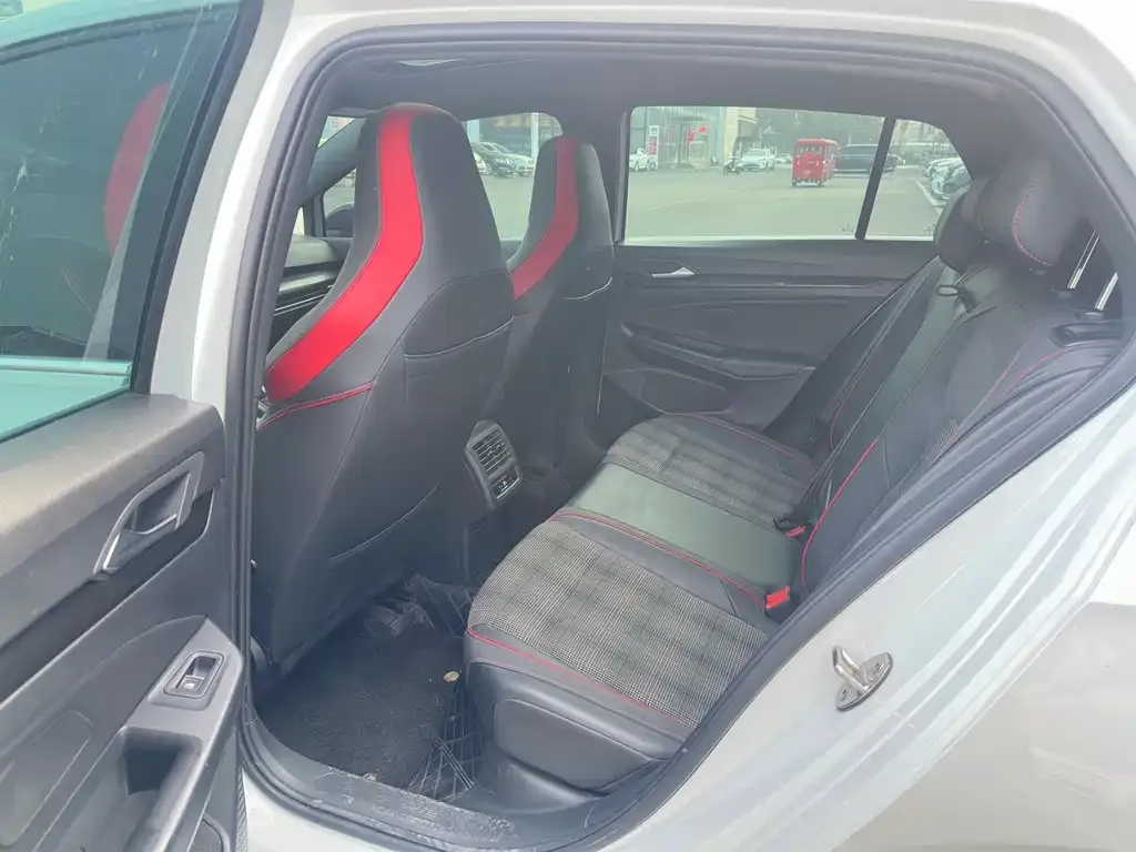 Volkswagen Golf GTI — фото 4