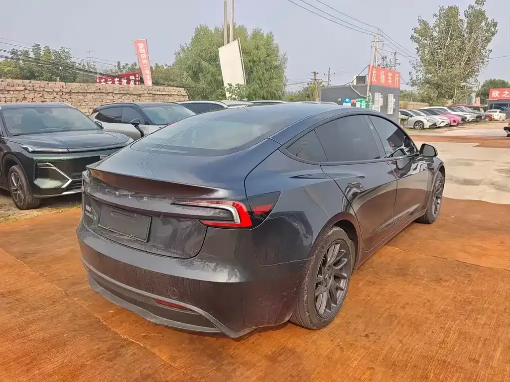 Tesla Model 3 — фото 4