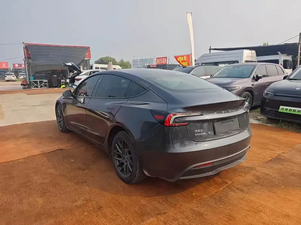 Tesla Model 3 — фото 2