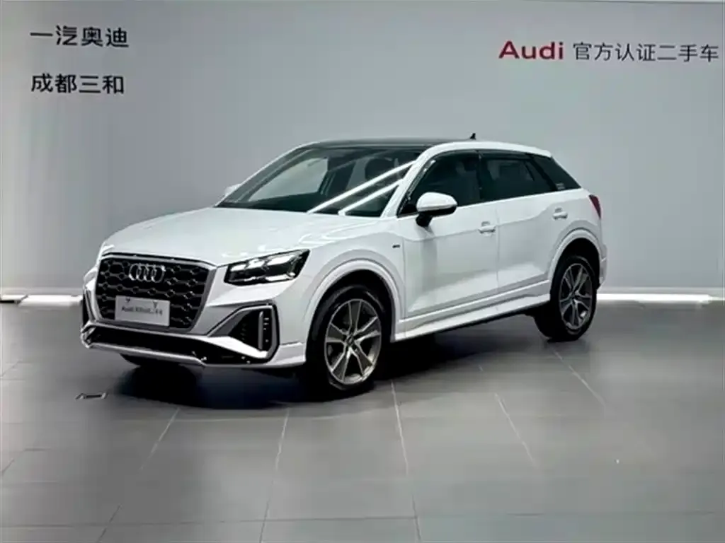 Audi Q2L — фото 1