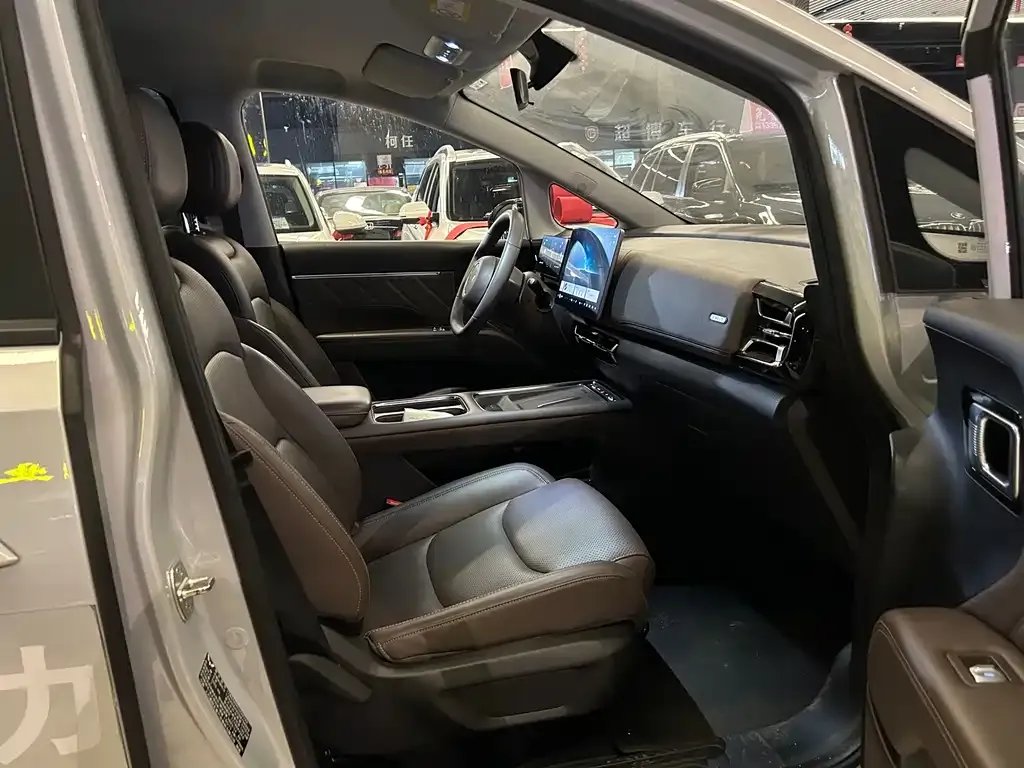 Wuling Xingguang 730 New Energy — фото 7