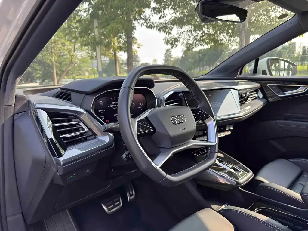 Audi Q4 e-tron — фото 10