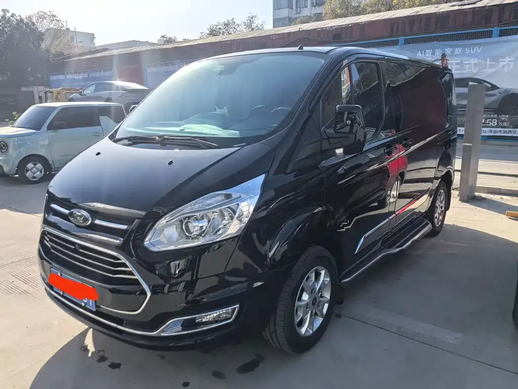 Ford Tourneo — фото 1