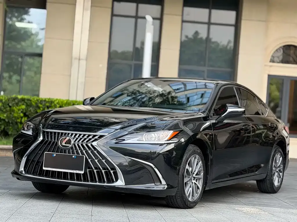 Lexus ES — фото 1