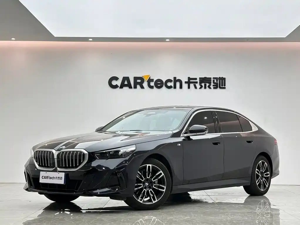 BMW 5 Series — фото 1