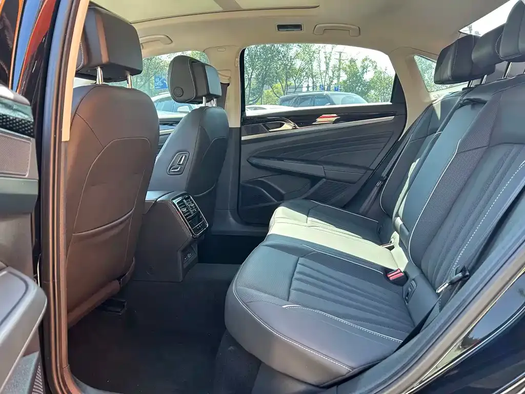Volkswagen Passat — фото 10