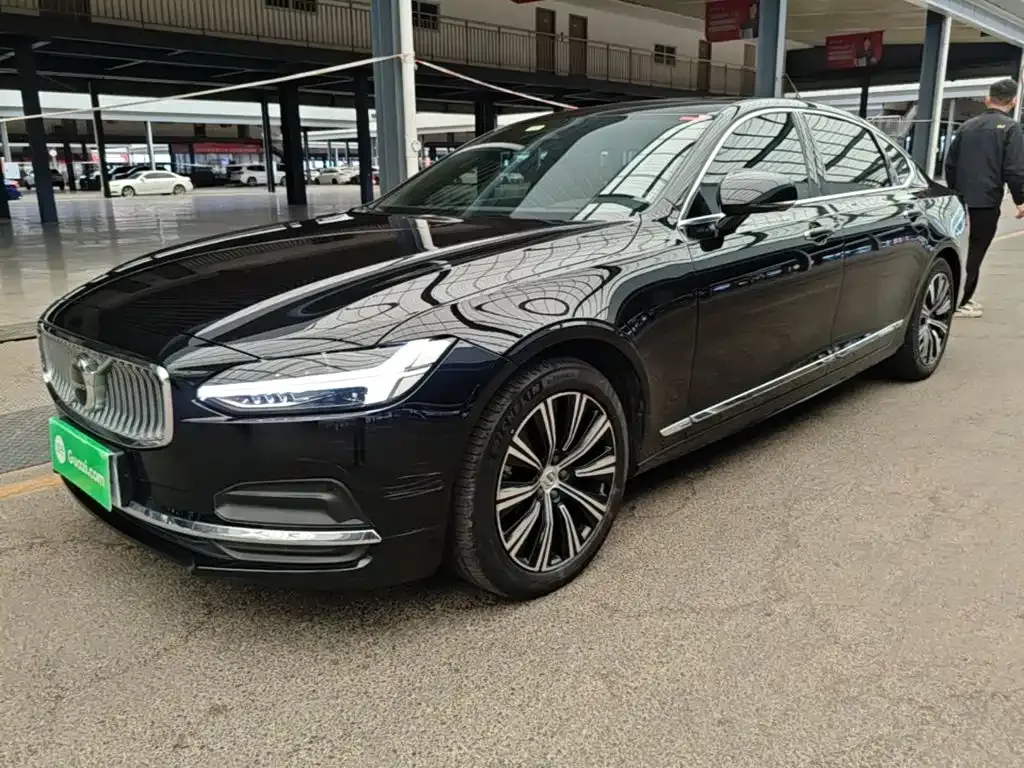 Volvo S90 — фото 1