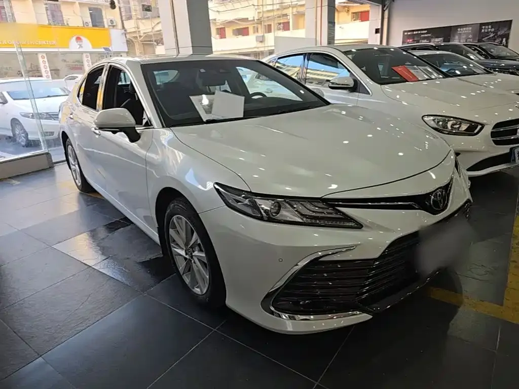 Toyota Camry — фото 10