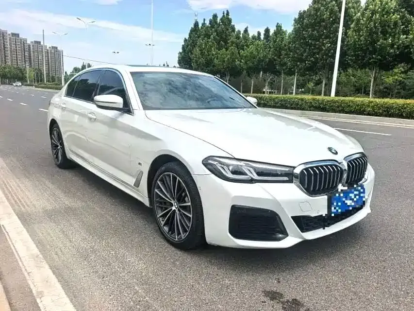 BMW 5 Series — фото 1