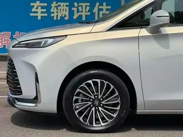 Buick GL8 Hybrid — фото 2