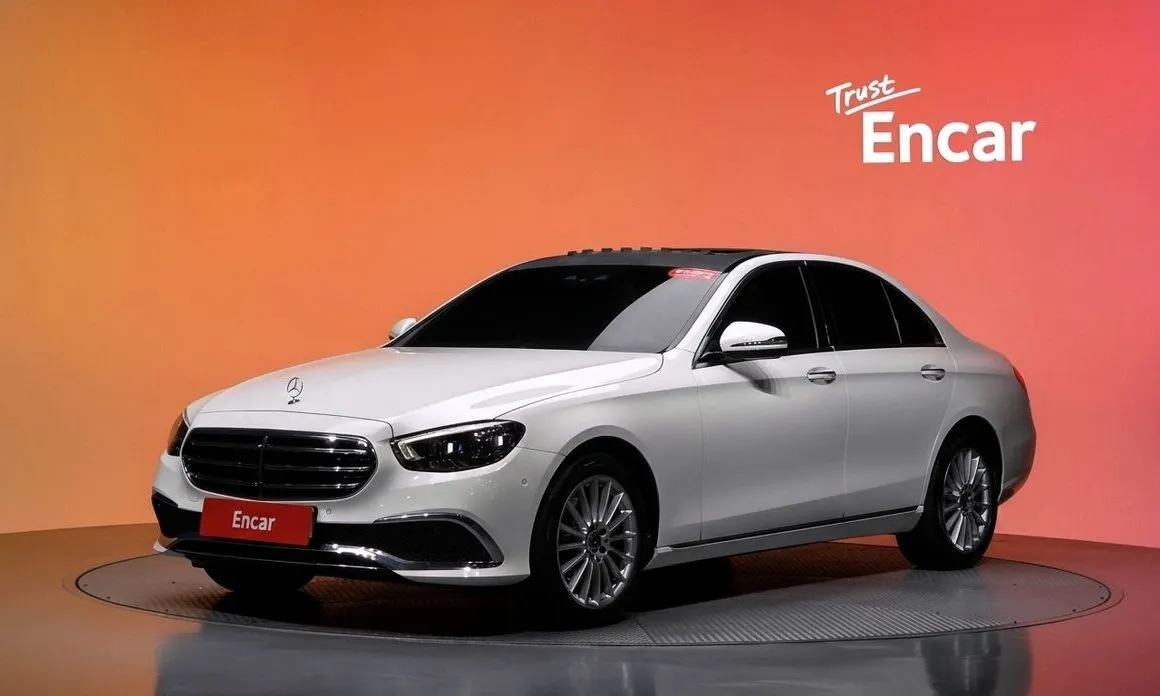 Mercedes-Benz E-Class — фото 1