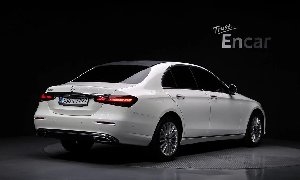 Mercedes-Benz E-Class — фото 10