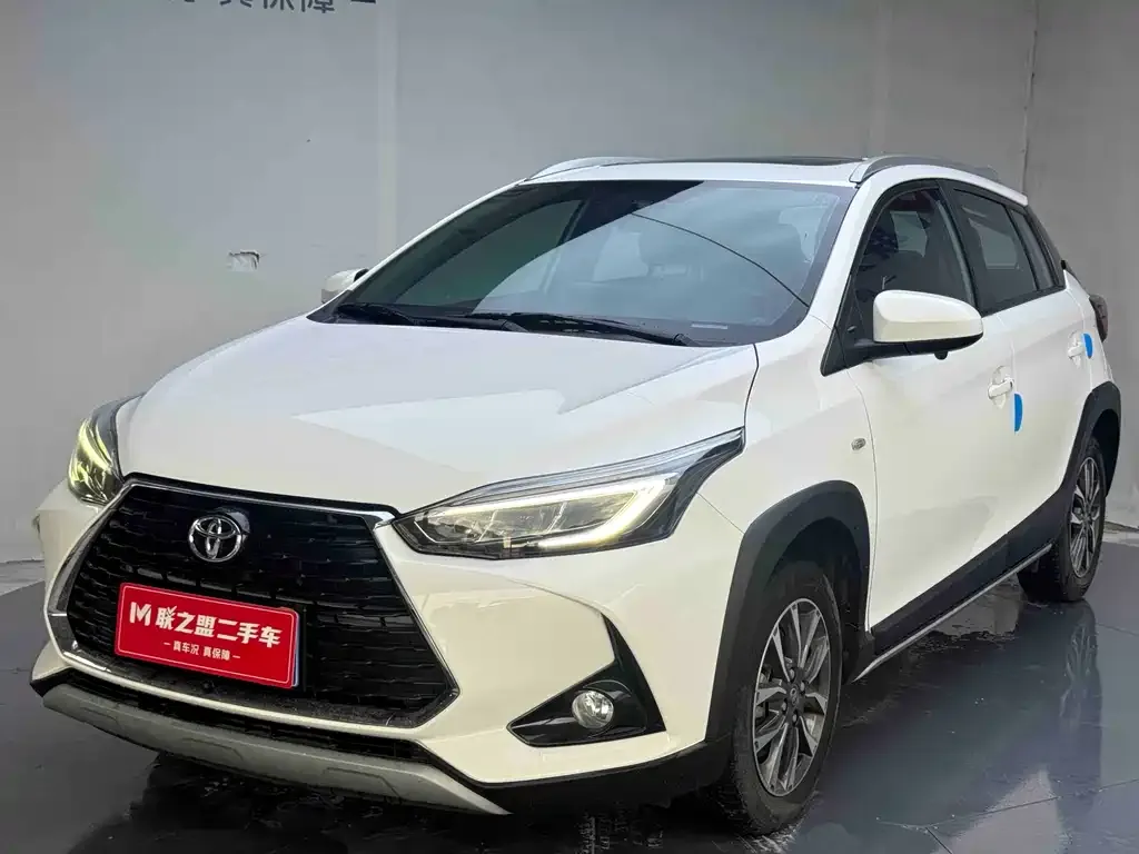 Toyota Yaris L — фото 1