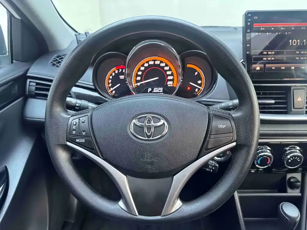 Toyota Yaris L — фото 9