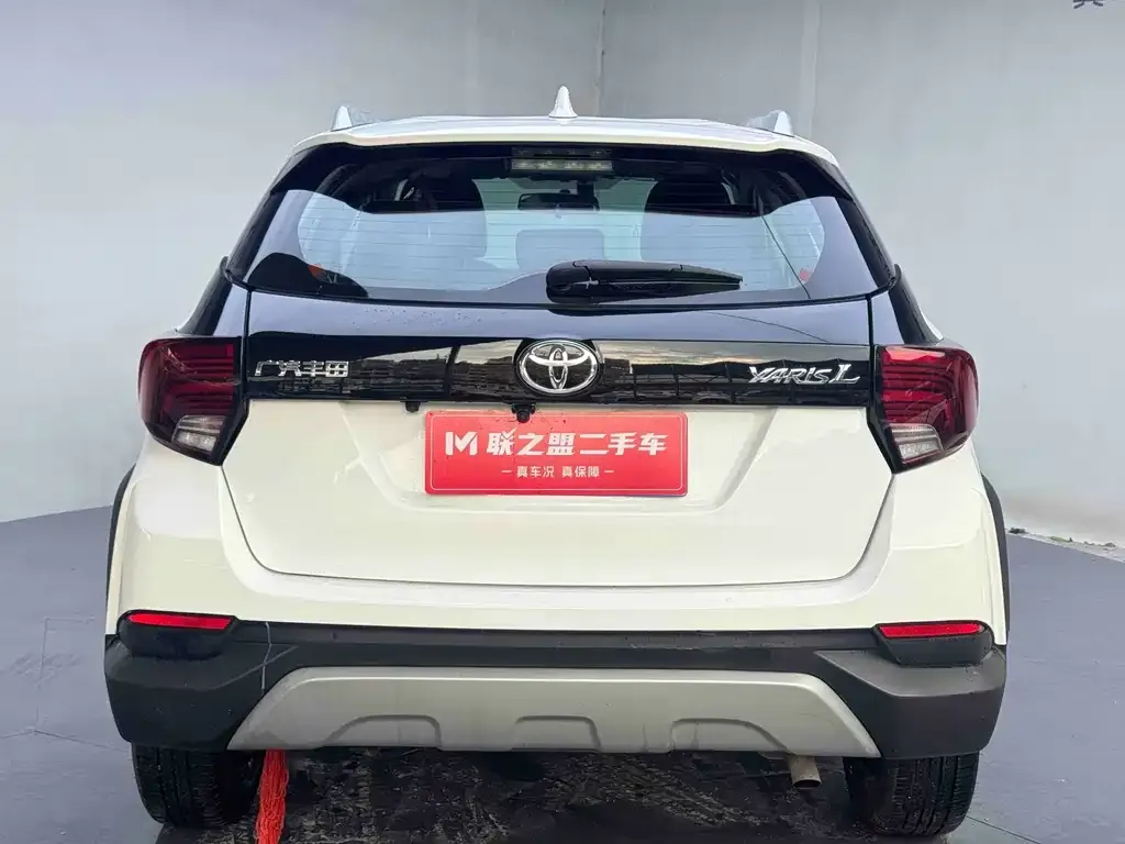 Toyota Yaris L — фото 10