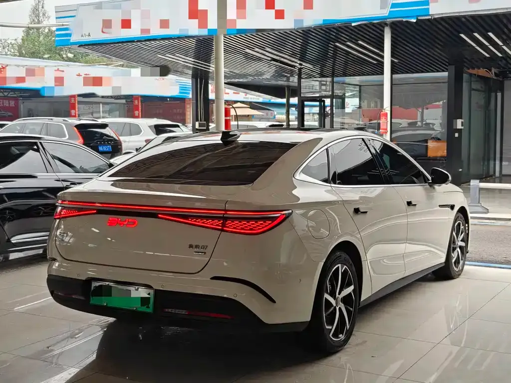 BYD Seal 07 DM-i — фото 10
