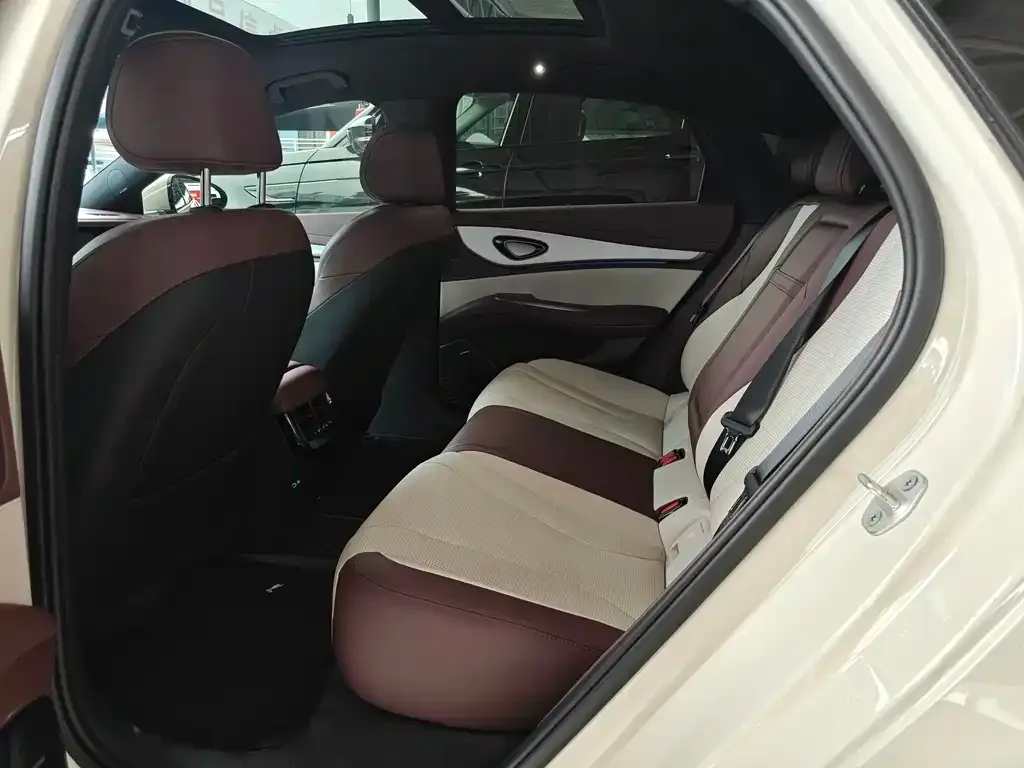 BYD Seal 07 DM-i — фото 2