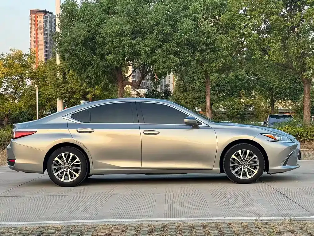 Lexus ES — фото 9