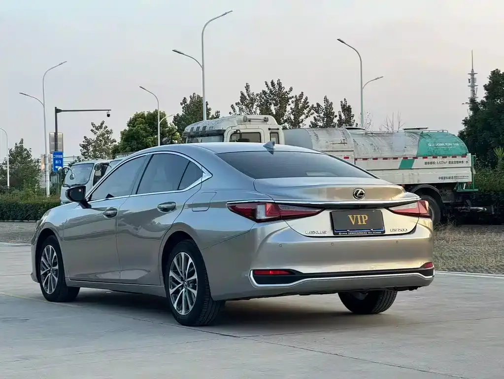 Lexus ES — фото 6