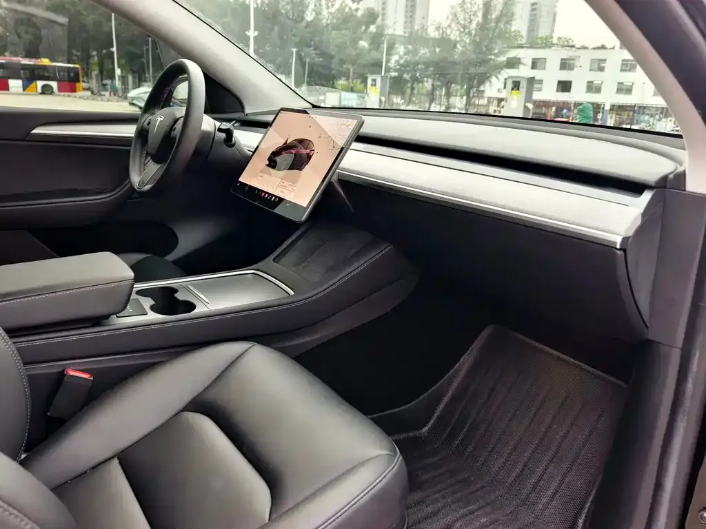 Tesla Model Y — фото 4