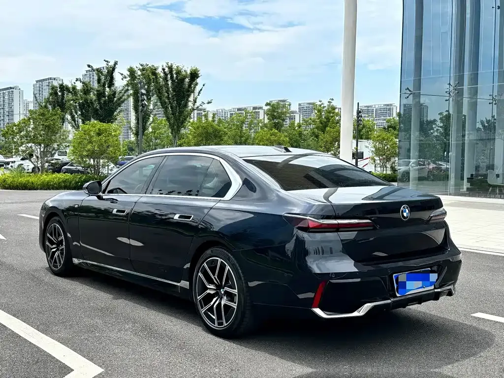 BMW 7 Series — фото 10