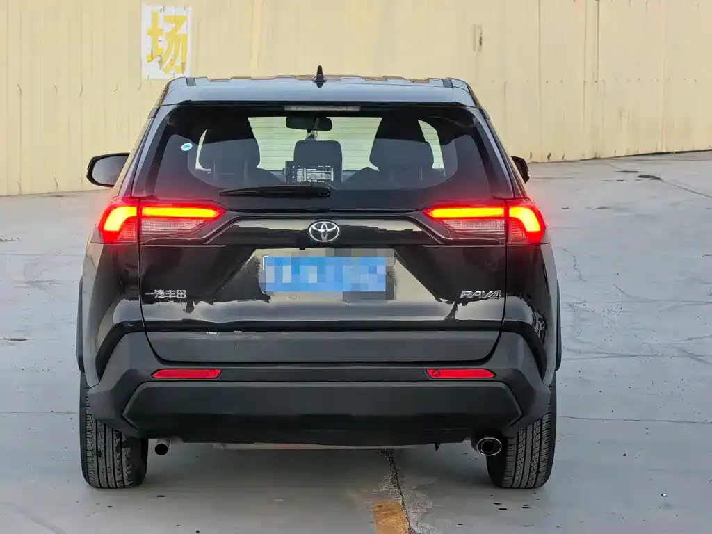 Toyota RAV4 — фото 2