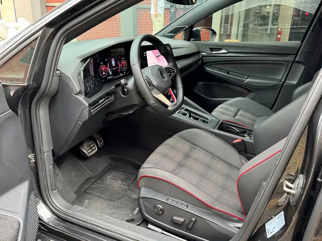 Volkswagen Golf GTI — фото 10