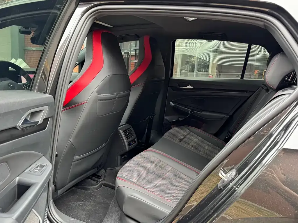 Volkswagen Golf GTI — фото 7