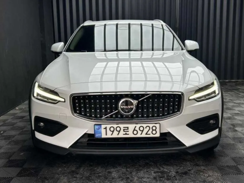 Volvo V60 — фото 1