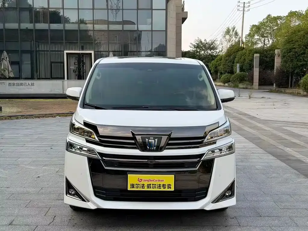 Toyota Vellfire — фото 2