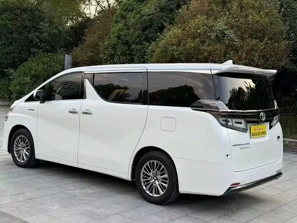 Toyota Vellfire — фото 4