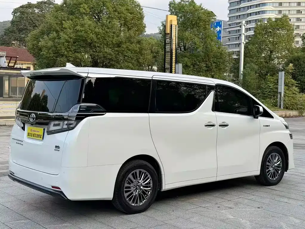Toyota Vellfire — фото 5