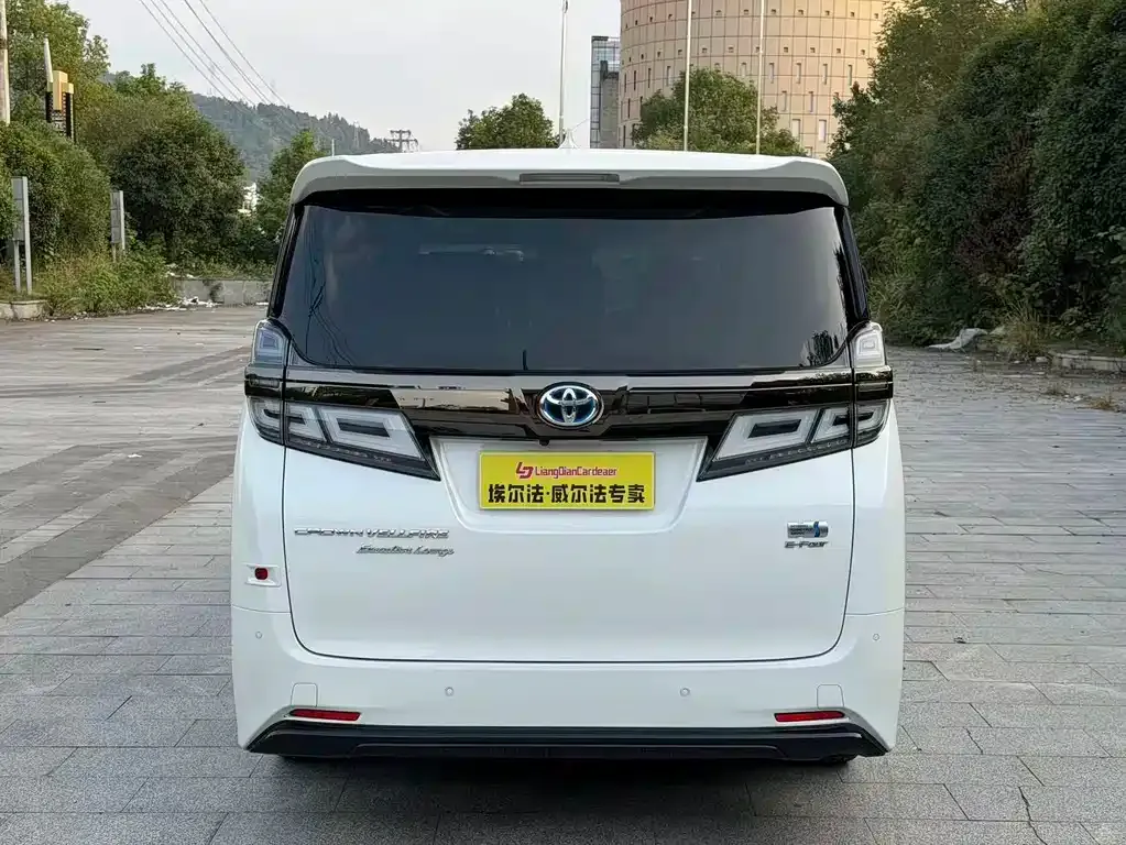 Toyota Vellfire — фото 10