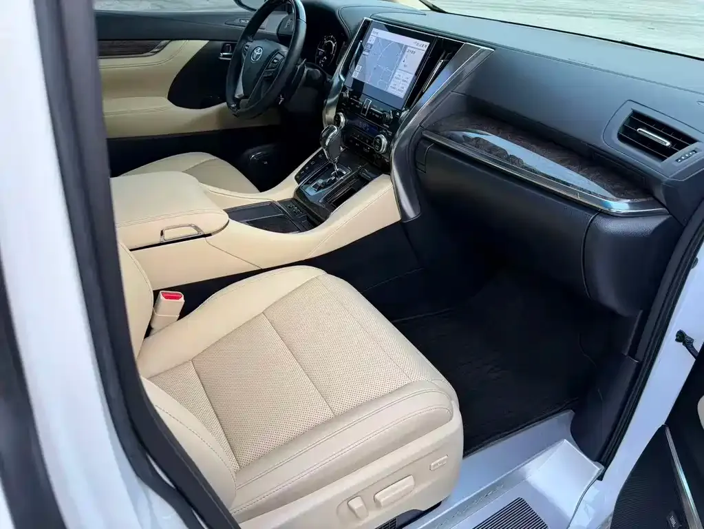 Toyota Vellfire — фото 8