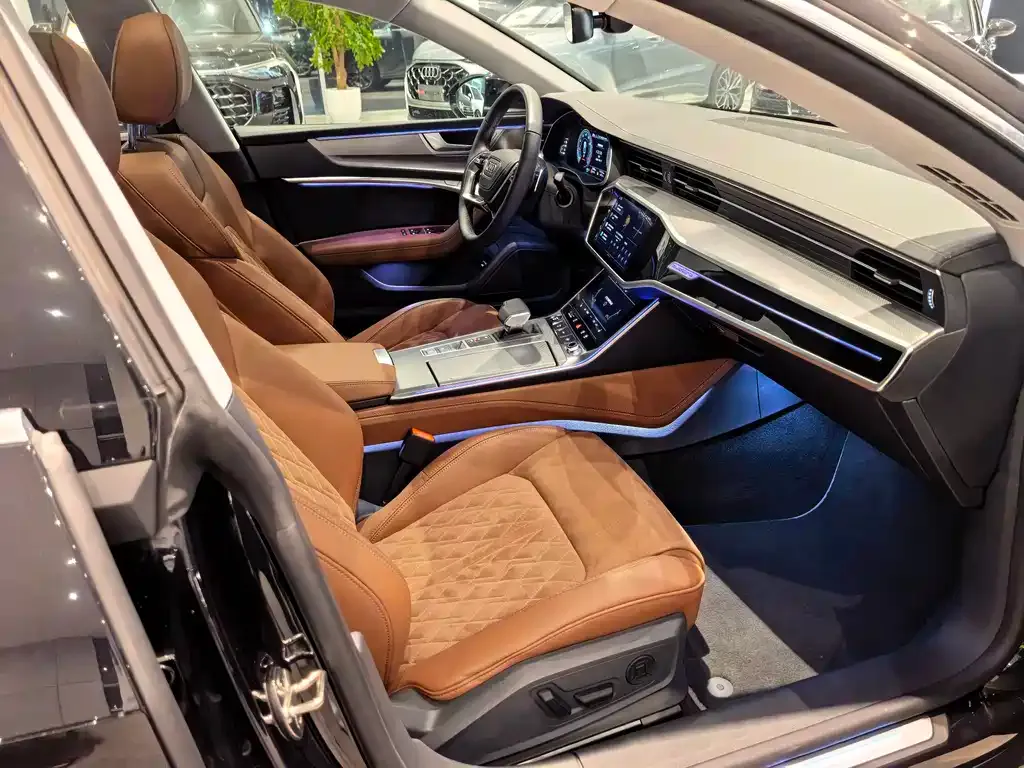 Audi A7L — фото 5