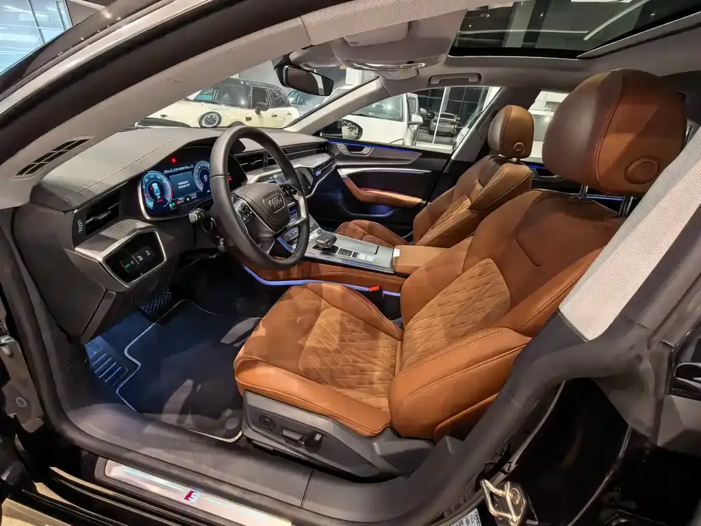 Audi A7L — фото 10