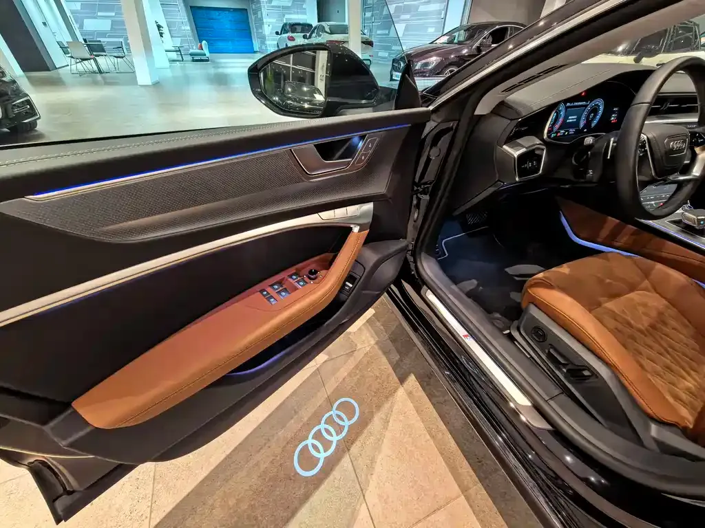 Audi A7L — фото 6