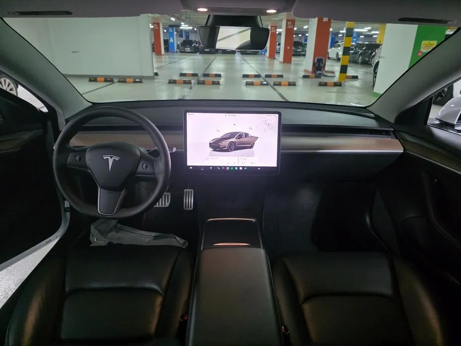 Tesla Model 3 — фото 4